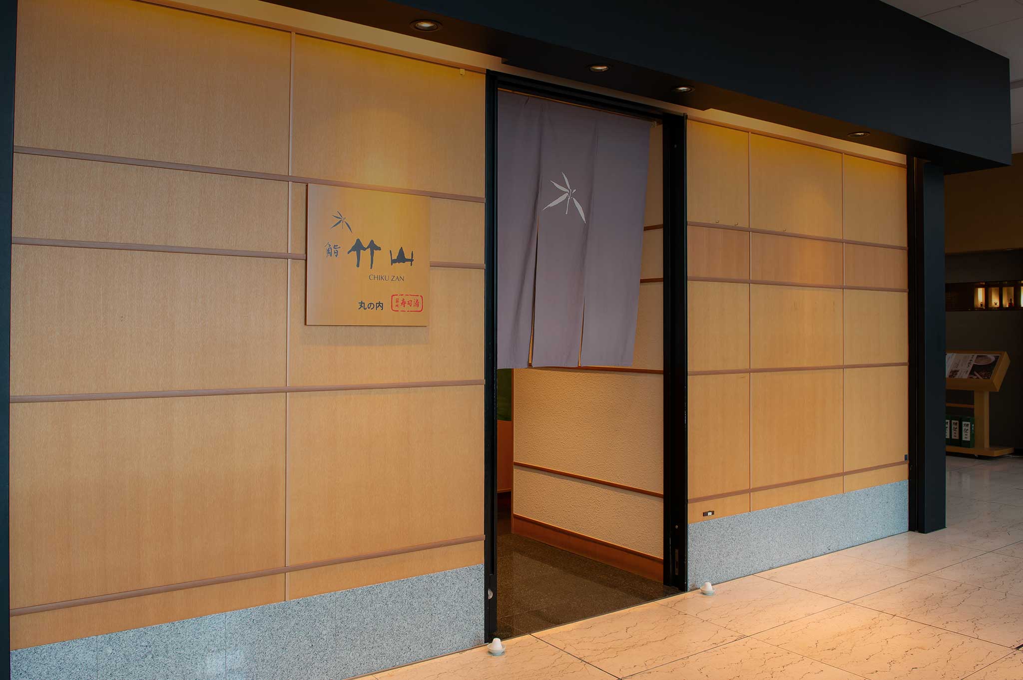 オアゾです 丸の内オアゾ（スポット紹介）|【公式】東京都千代田区の観光